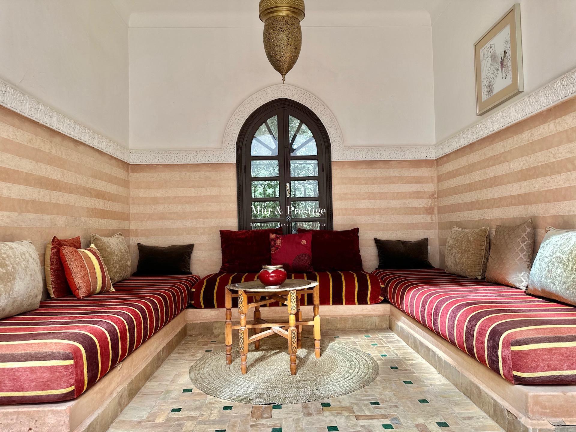 (Sans VNA) Villa-Riad aux allures de Kasbah à Vendre à Marrakech – Agence Immobilière 