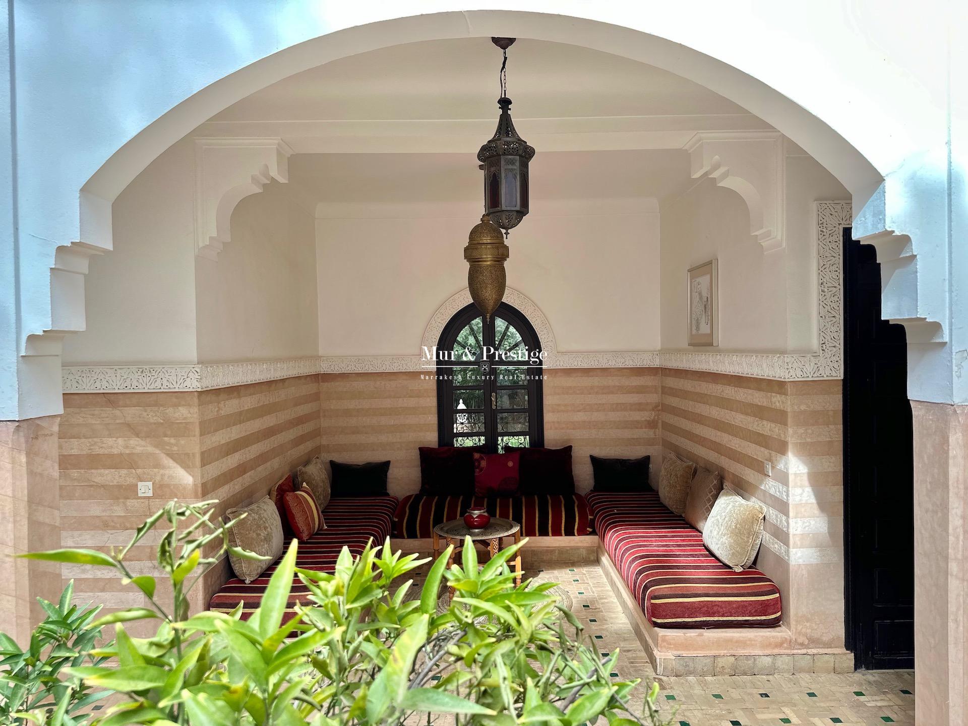 (Sans VNA) Villa-Riad aux allures de Kasbah à Vendre à Marrakech – Agence Immobilière 