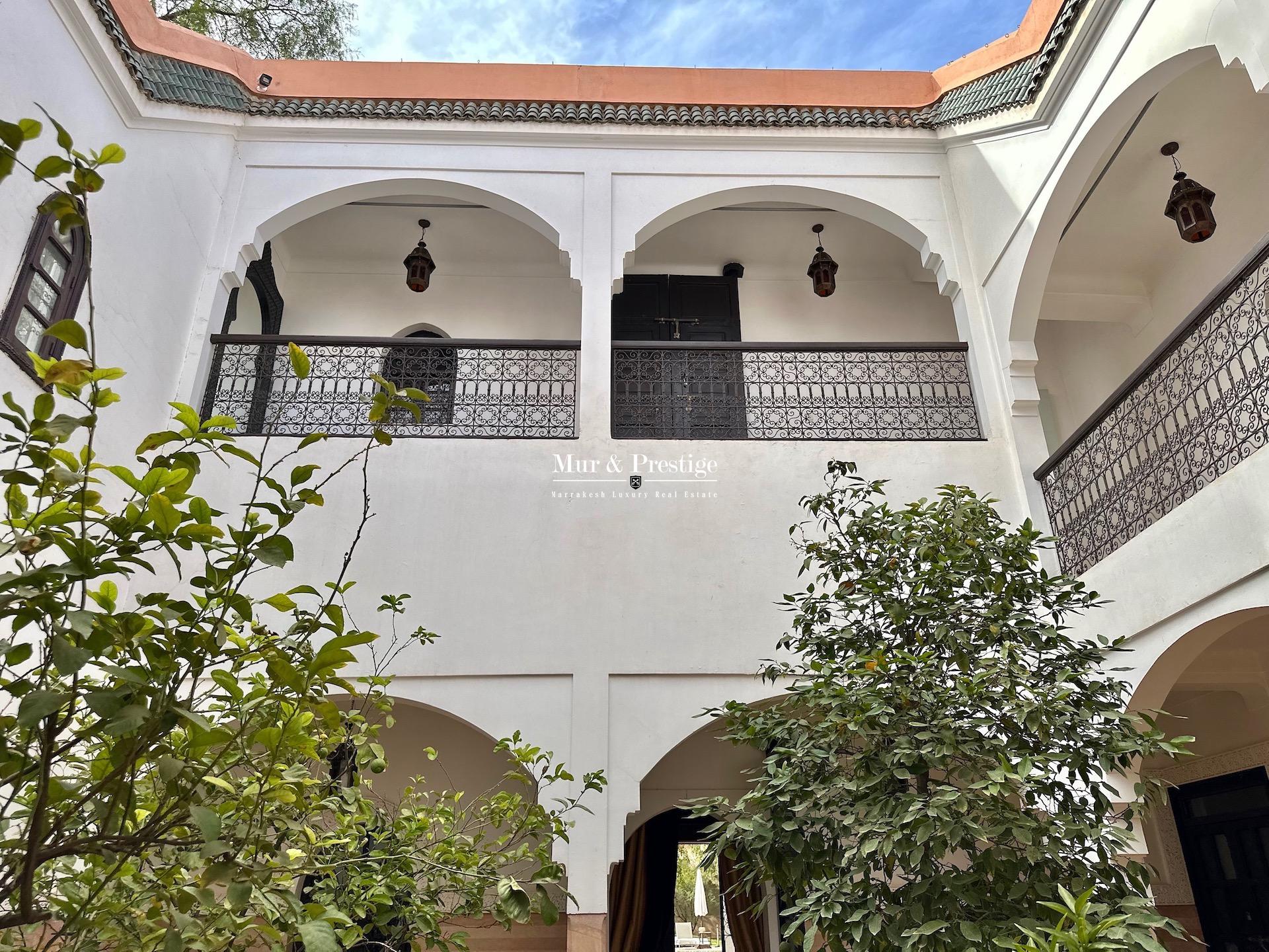 (Sans VNA) Villa-Riad aux allures de Kasbah à Vendre à Marrakech – Agence Immobilière 