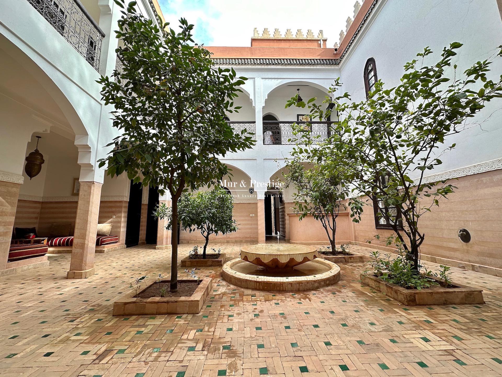 (Sans VNA) Villa-Riad aux allures de Kasbah à Vendre à Marrakech – Agence Immobilière 