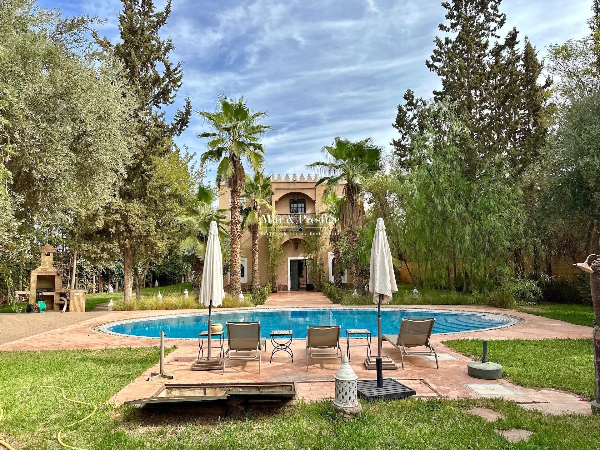 (Sans VNA) Villa-Riad aux allures de Kasbah à Vendre à Marrakech – Agence Immobilière 