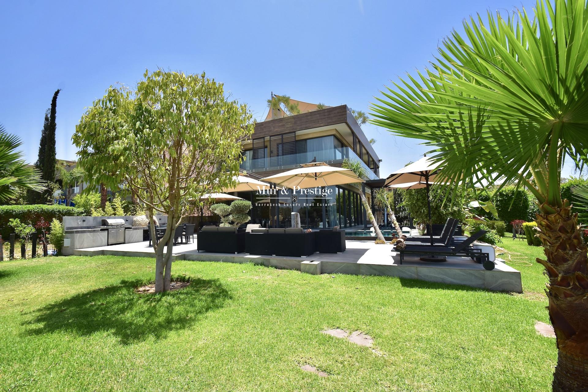 Agence Immobilière – Villa Front Golf à Vendre 