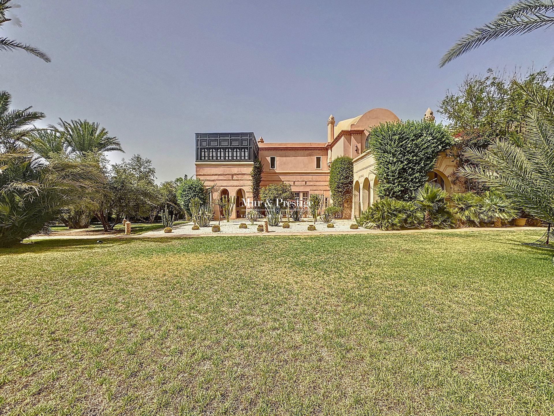 Palais Marocain sur 4 hectares dans la Palmeraie