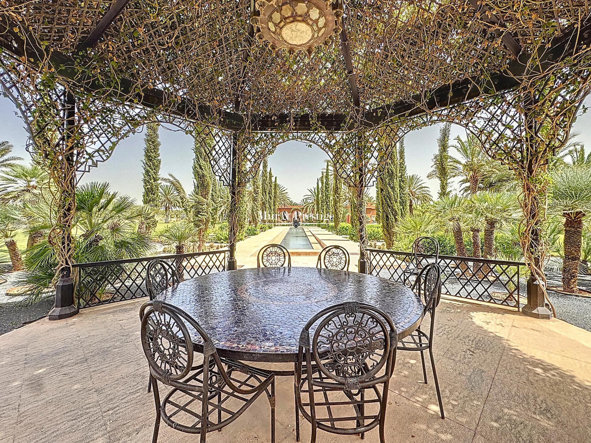 Palais Marocain sur 4 hectares dans la Palmeraie