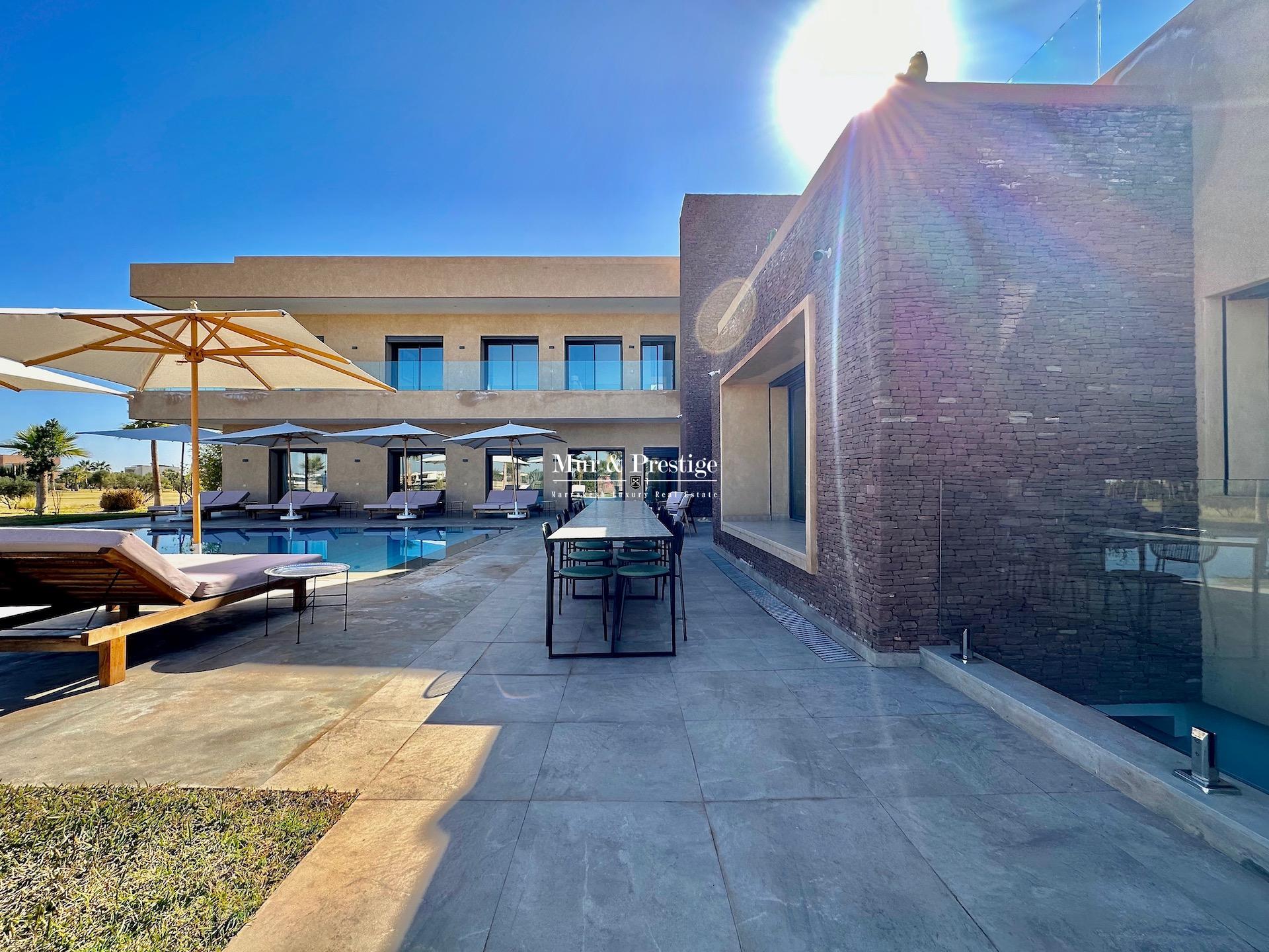 Amelkis – Villa Neuve Front de Golf à Vendre 