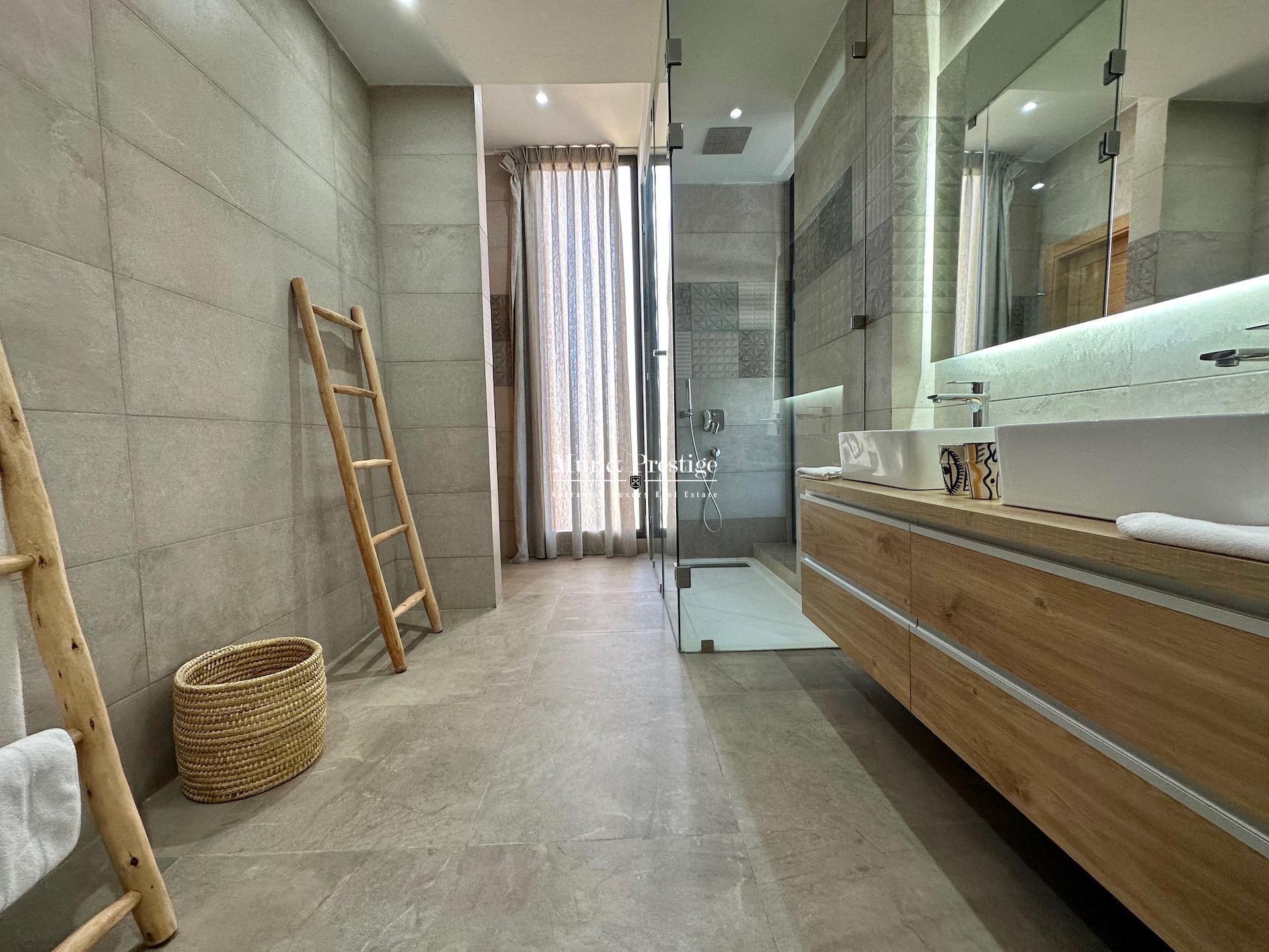 Amelkis – Villa Neuve Front de Golf à Vendre 