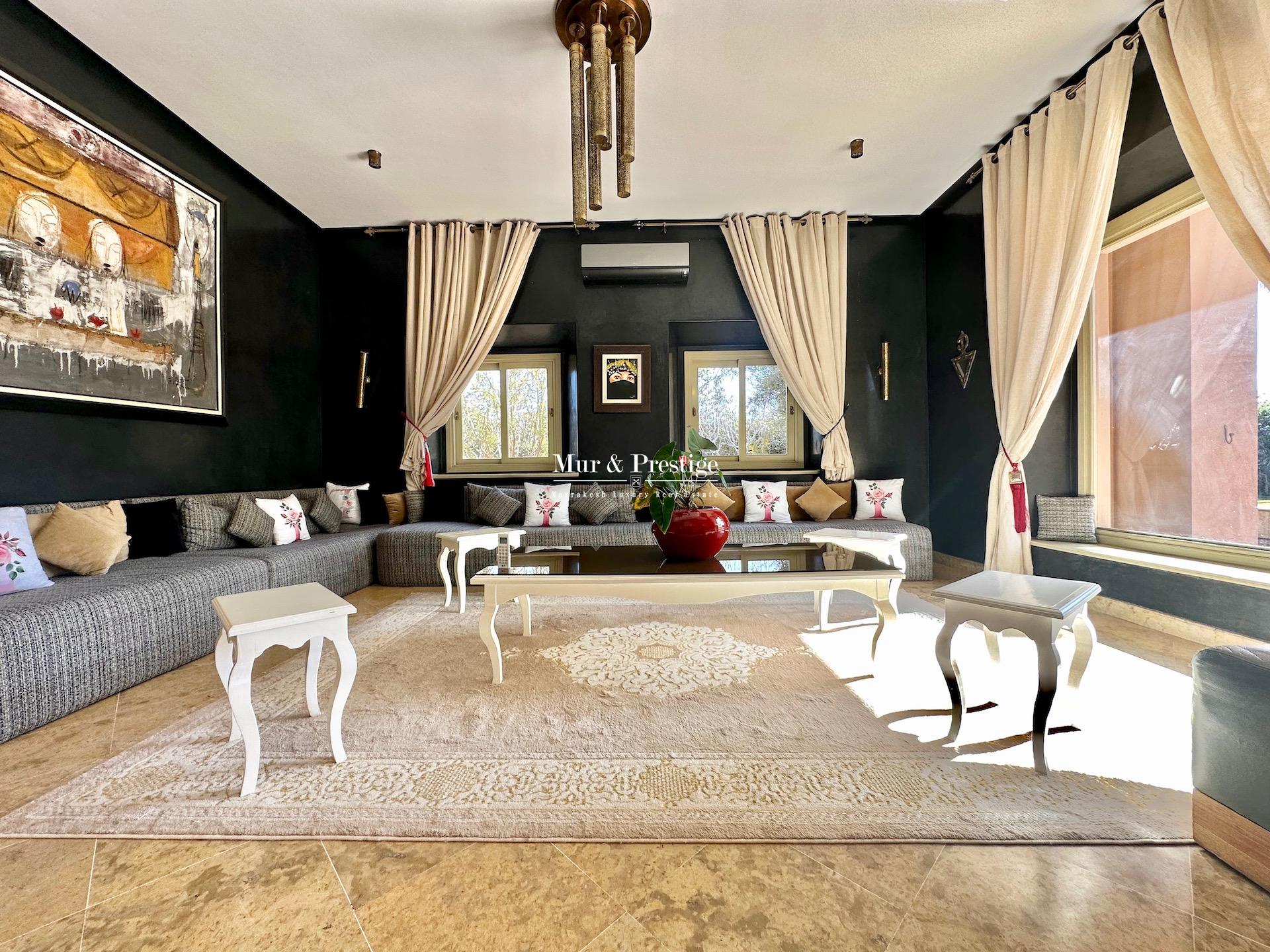 Maison d’Hôtes de 14 Chambres à Vendre