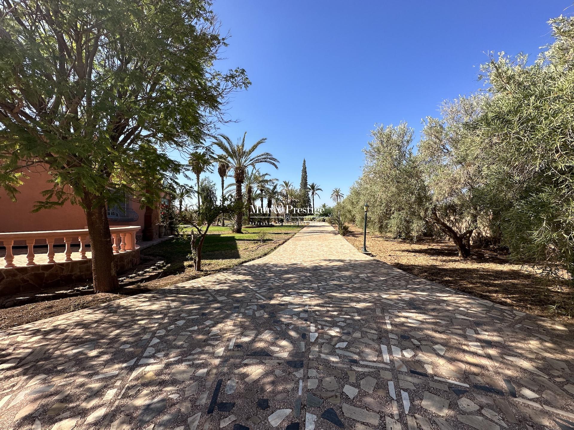 Maison De Charme à Vendre à Marrakech - Agence Immobilière
